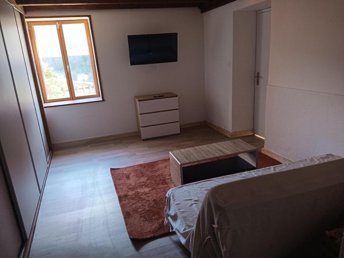 Laura Happy Guest House Tenay Exterior foto